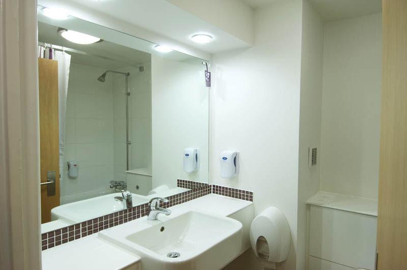 Premier Inn Lichfield North East Ngoại thất bức ảnh